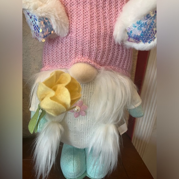 Soft Spring/Summer Gnome - Picture 2 of 3